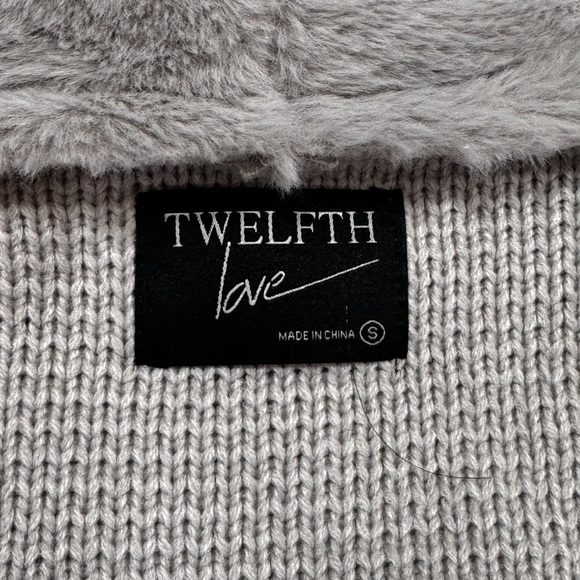 Twelfth Love Grey Faux Fur Elegant Sweater Jacket Size S - Picture 4 of 6